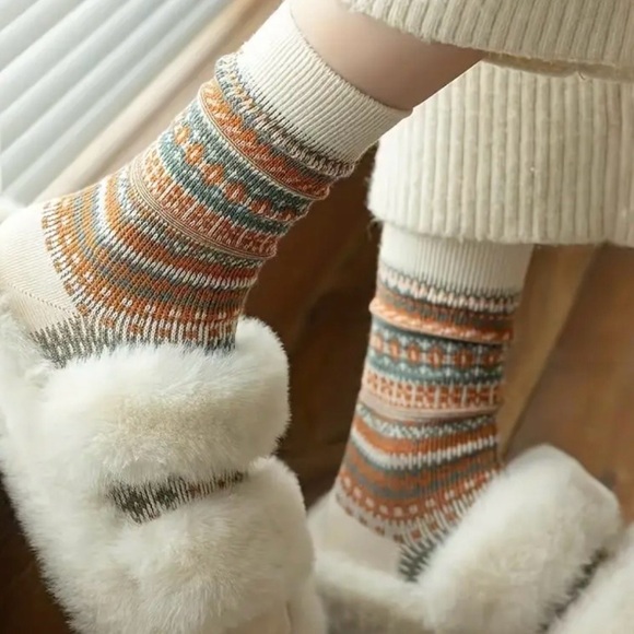 ⭐️ 5 for $25 Autumn-Winter Vintage Ethnic Style Tribal Pattern Mid Calf Socks - Picture 5 of 5